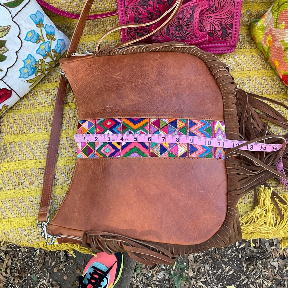 Arloom Large Handcrafted Fringe Leather Bag - Picture 7 of 8
